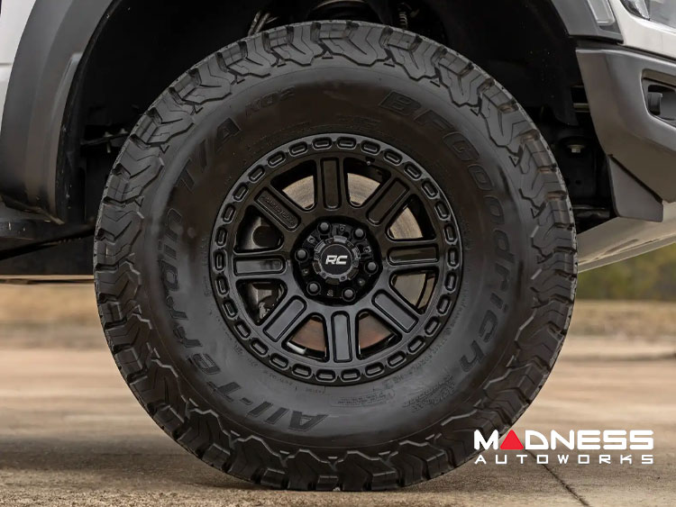 Jeep Custom Wheels (1) - Rough Country - 84 Series - Gloss Black - 17 x 8.5 / 5 x 5 / +0